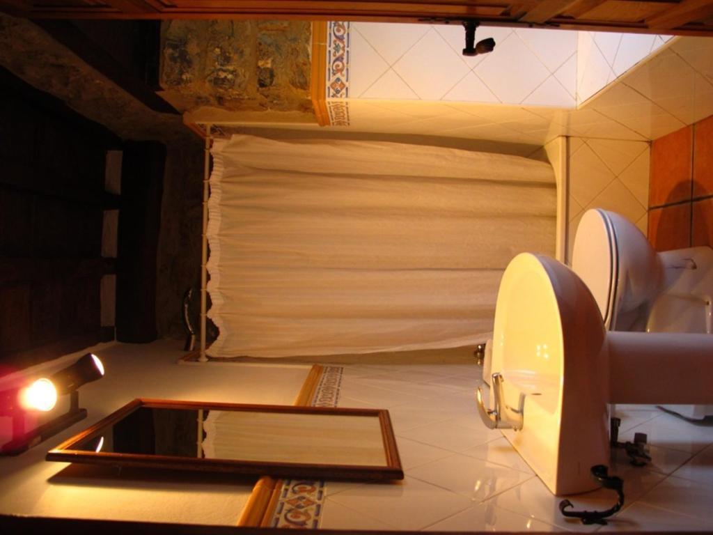 Albergue Turistico Valdebaro Camaleno Bilik gambar